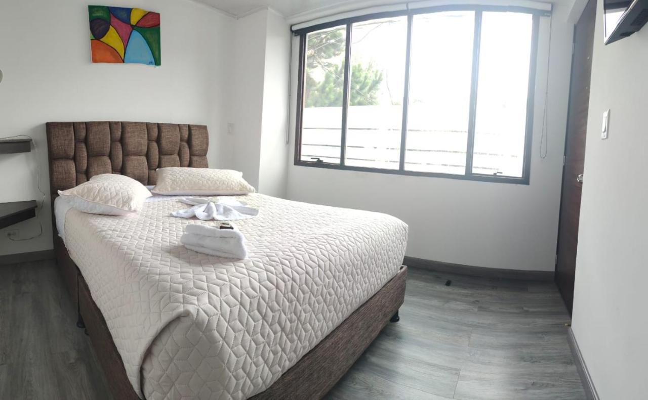 Hotel Kristal Ferial โบโกตา ภายนอก รูปภาพ