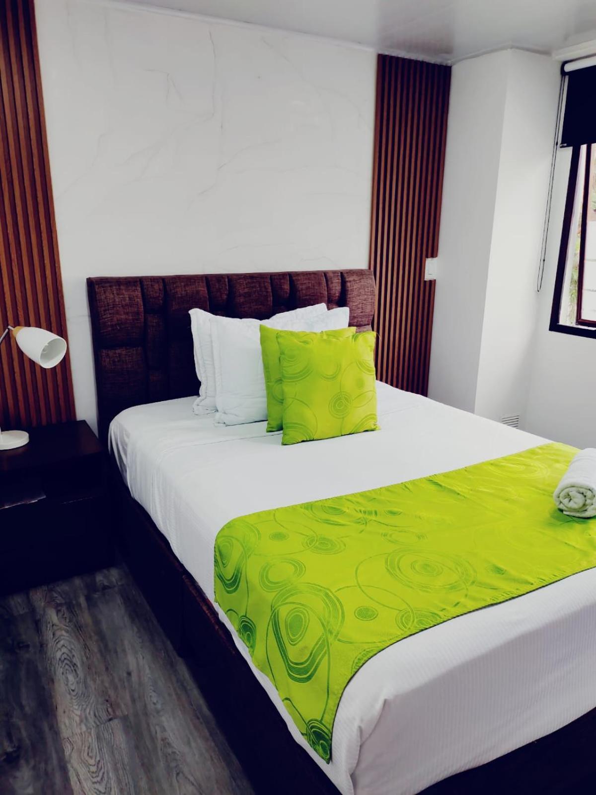 Hotel Kristal Ferial โบโกตา ภายนอก รูปภาพ