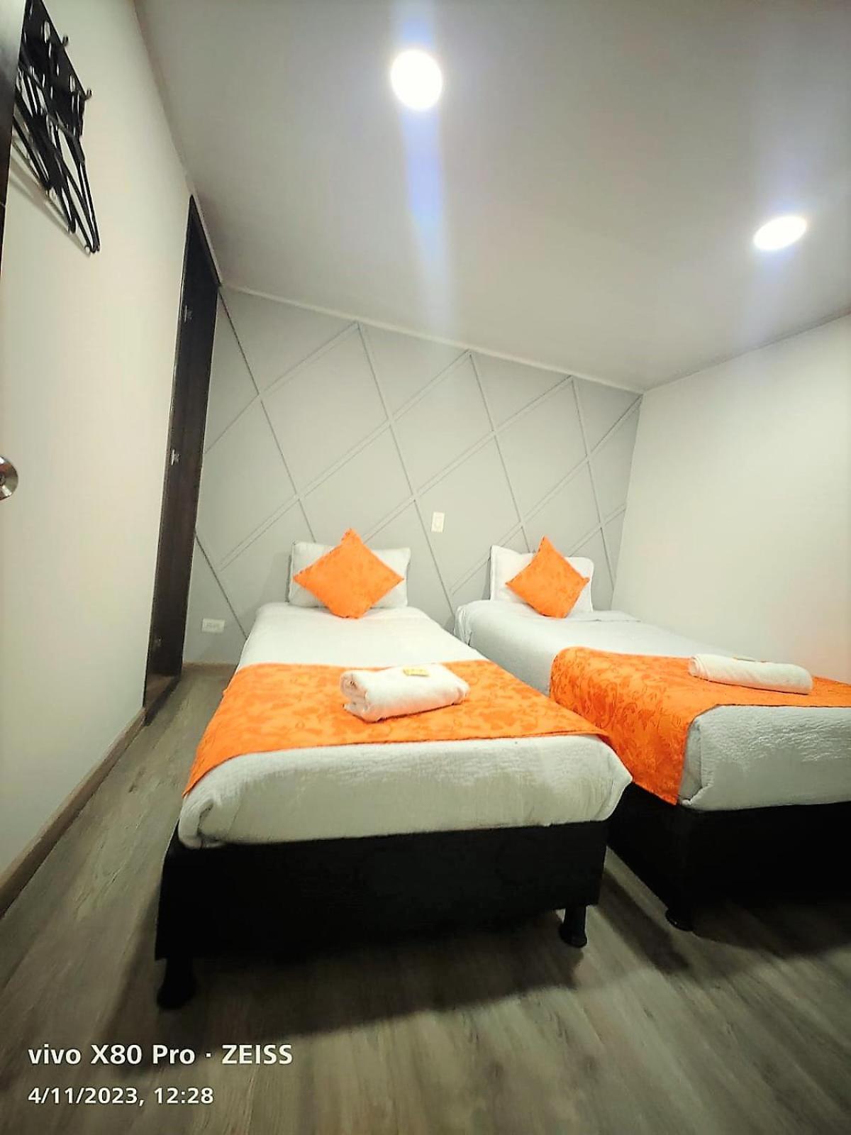 Hotel Kristal Ferial โบโกตา ภายนอก รูปภาพ