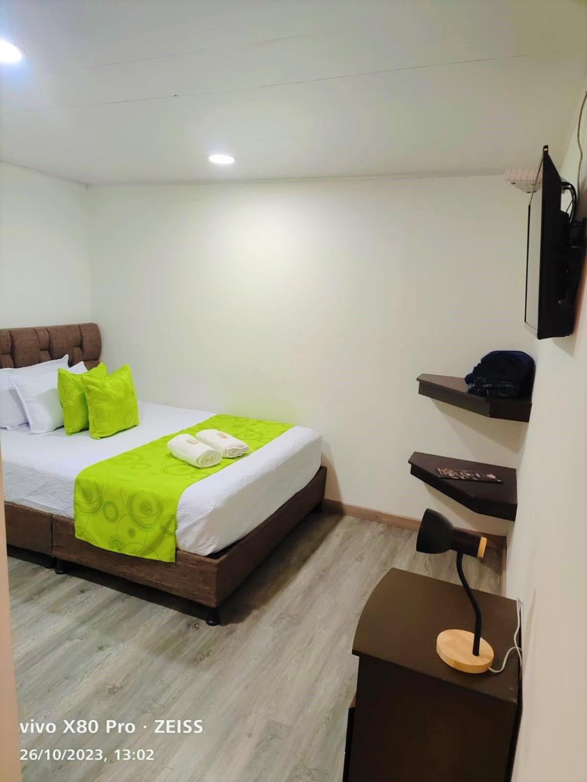 Hotel Kristal Ferial โบโกตา ภายนอก รูปภาพ