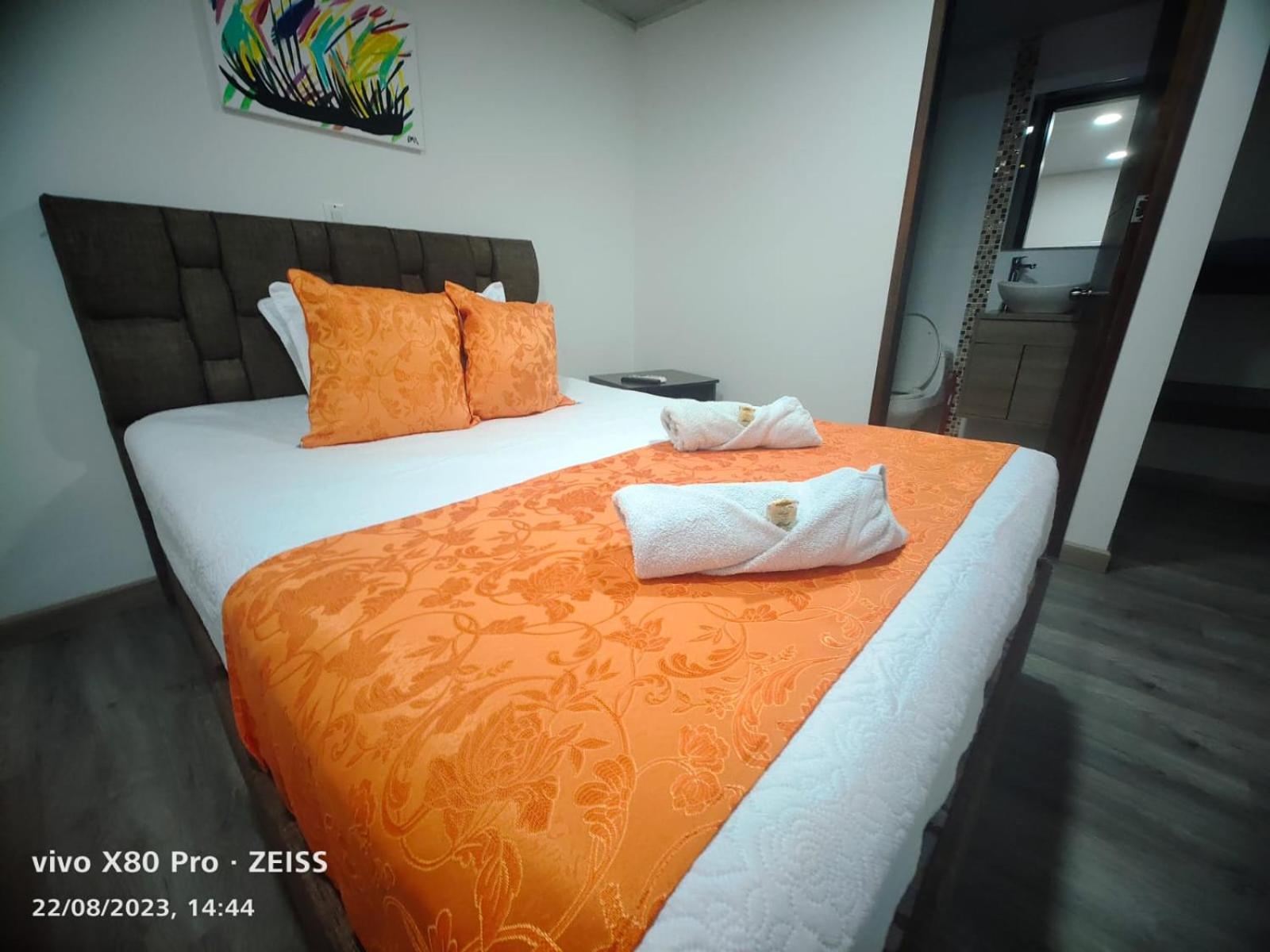 Hotel Kristal Ferial โบโกตา ภายนอก รูปภาพ