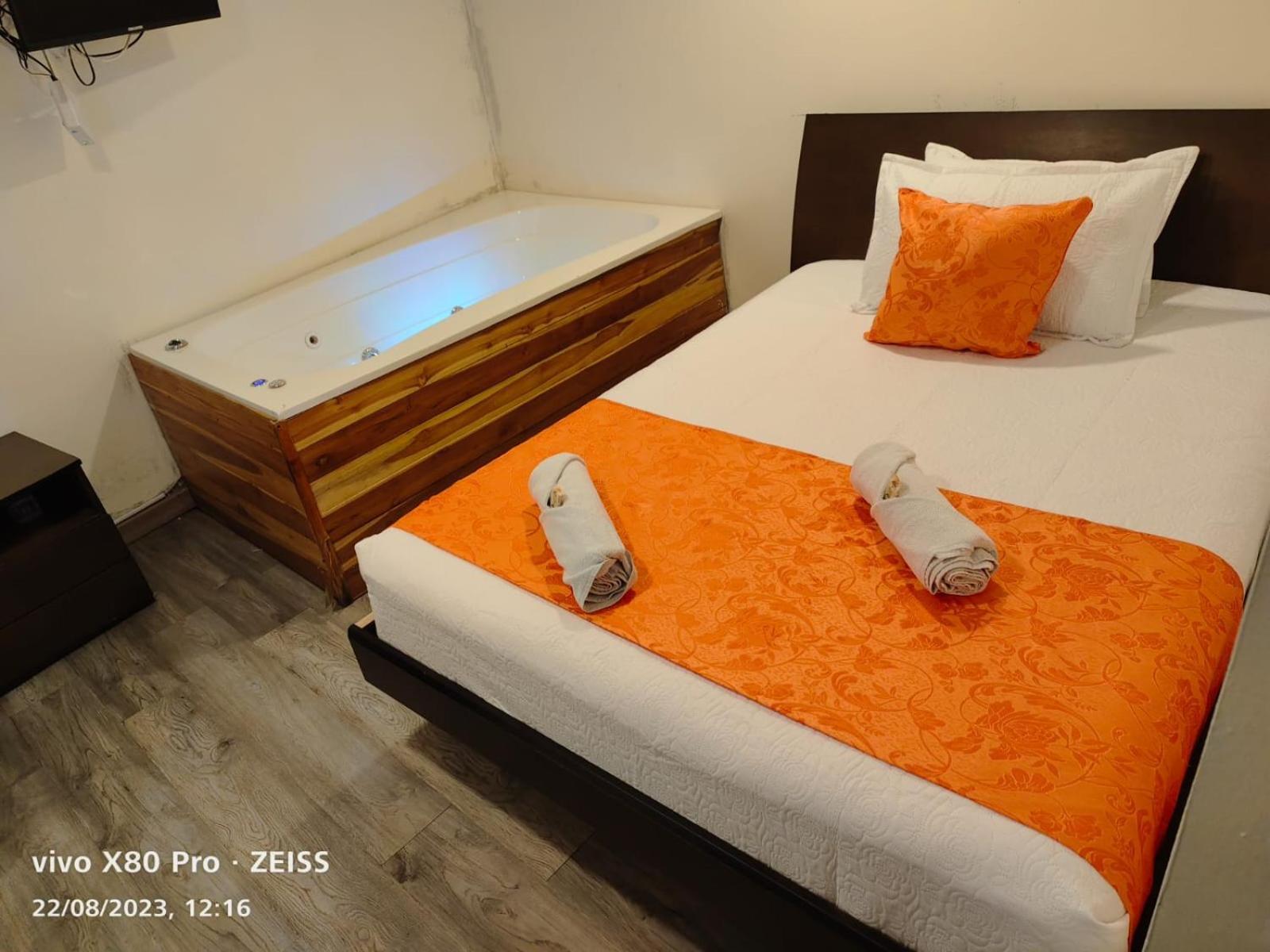 Hotel Kristal Ferial โบโกตา ภายนอก รูปภาพ