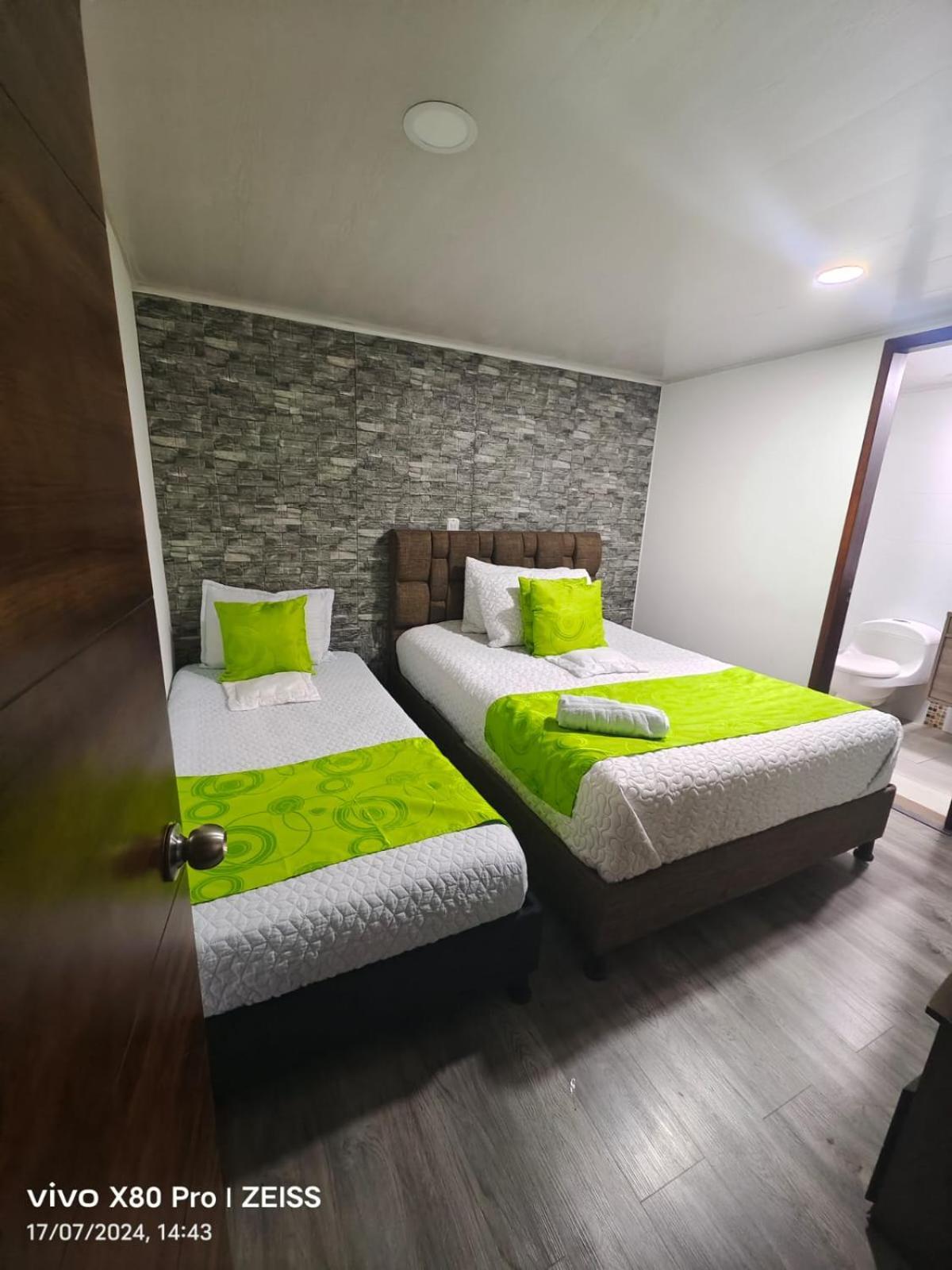 Hotel Kristal Ferial โบโกตา ภายนอก รูปภาพ