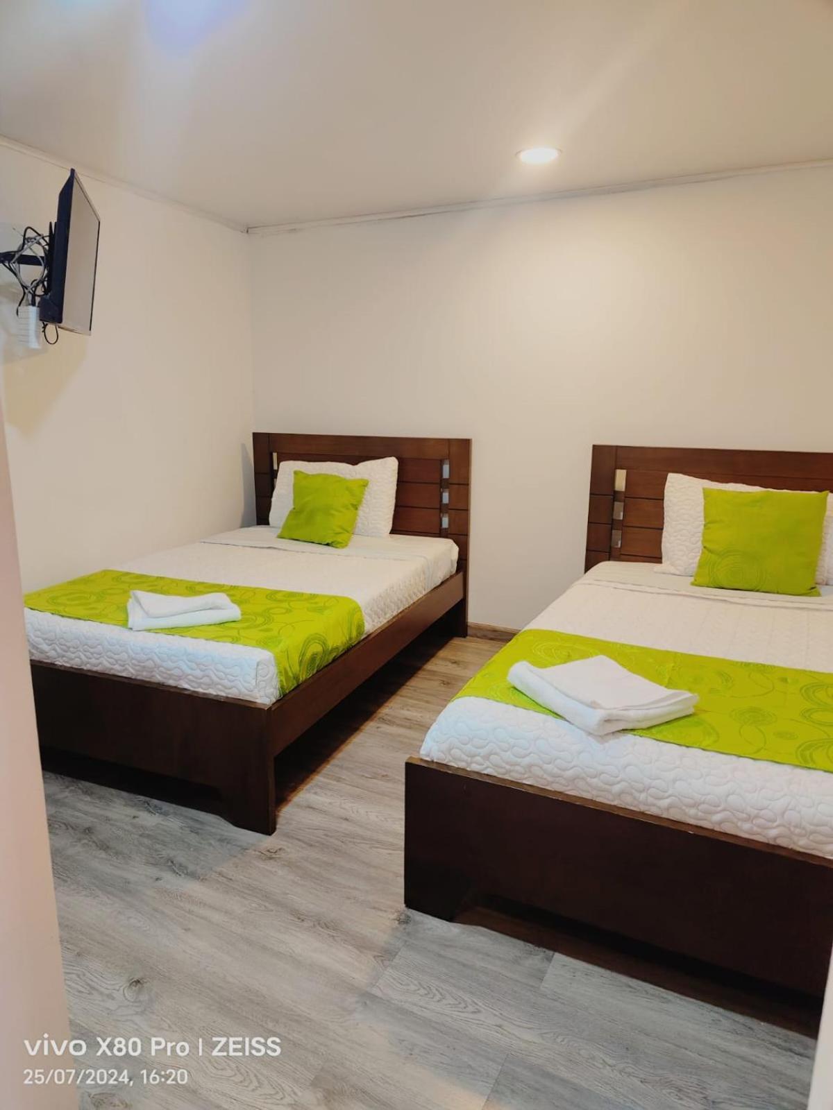 Hotel Kristal Ferial โบโกตา ภายนอก รูปภาพ